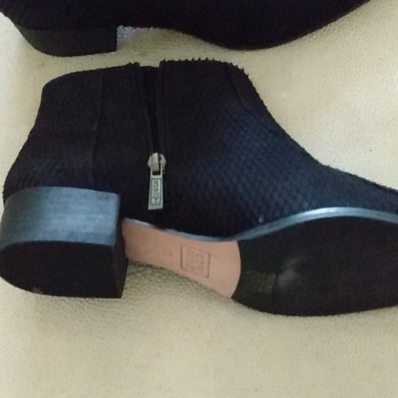 Boots - Picture 5 of 8